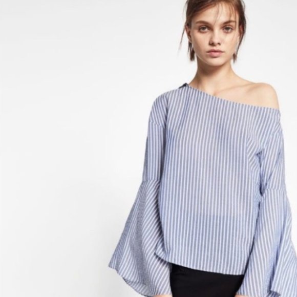 Zara Tops - Zara blue & white seersucker bell sleeve top